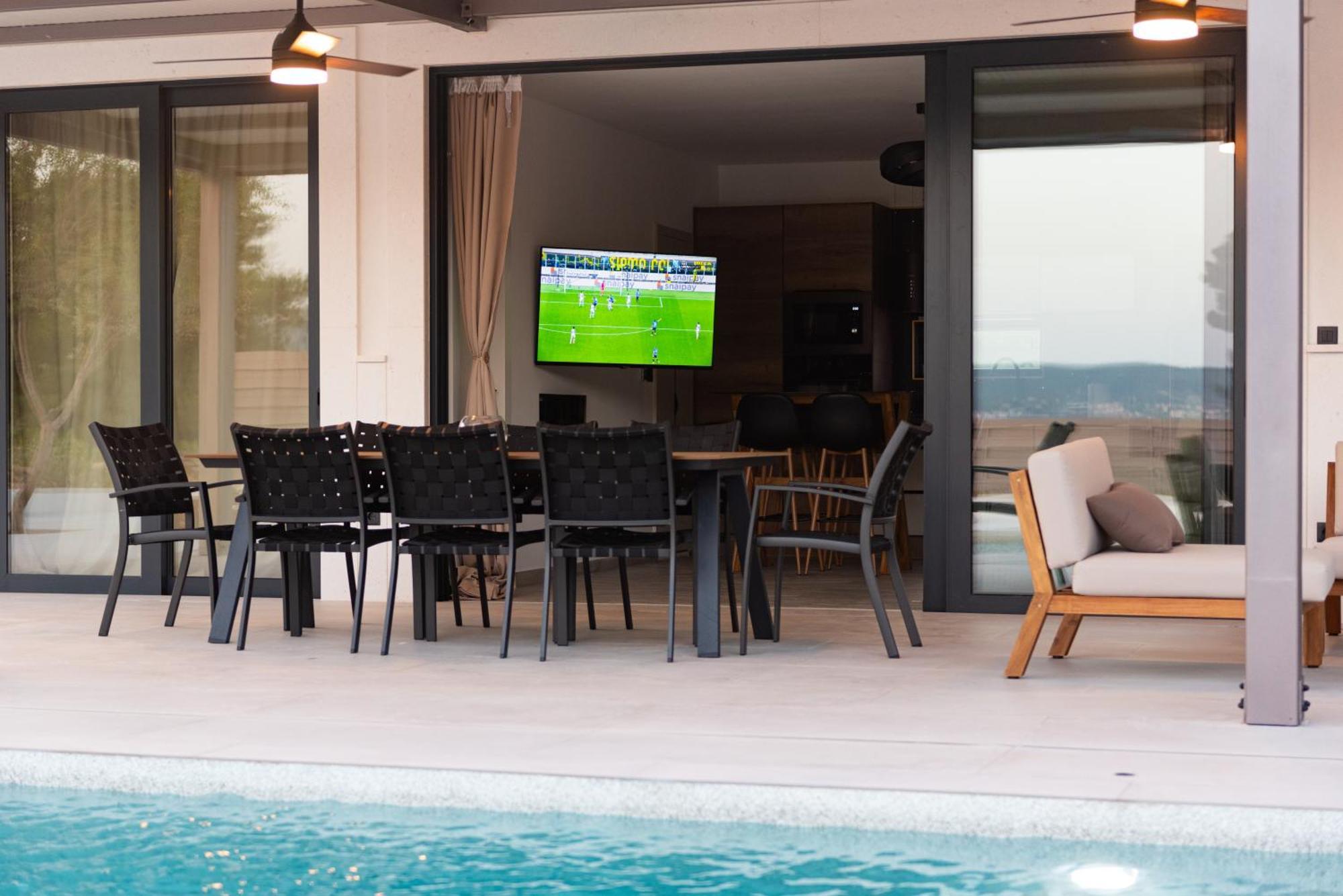 Beach Haven House With Pool And Jacuzzi Kastela Exterior photo