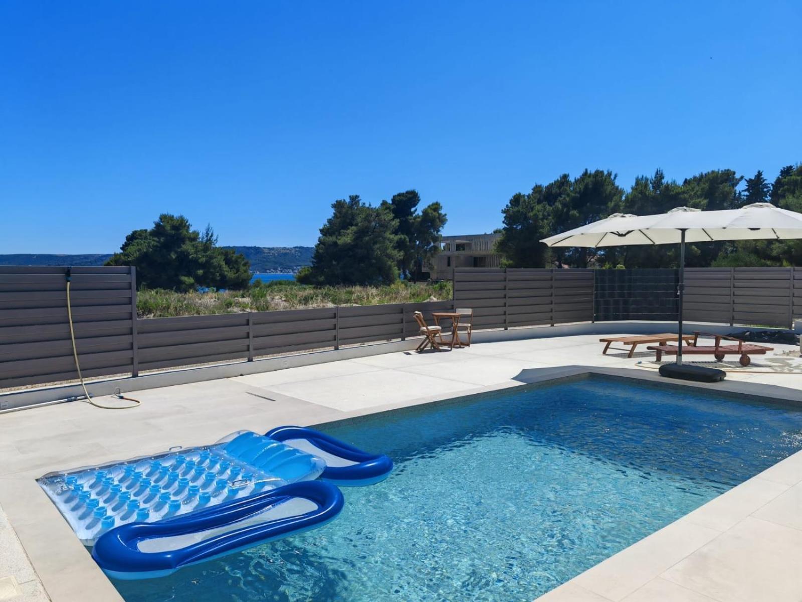 Beach Haven House With Pool And Jacuzzi Kastela Exterior photo